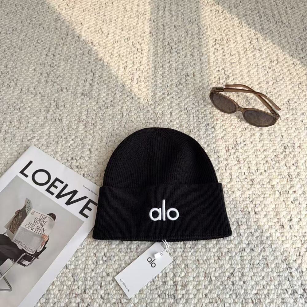 Alo Yoga Ribbed Knit Beanie